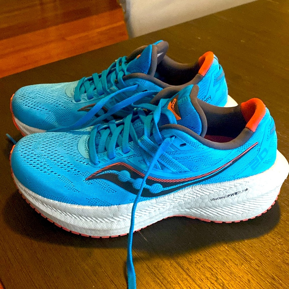 Women’s Saucony Triumphs (size 7)